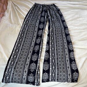 1X High Waisted Pattern Wide Leg Stretchy Bottoms Dark Blue and White